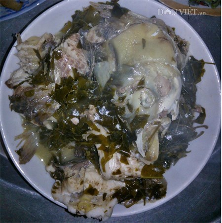 Món canh cá nấu lá vón vén. ảnh: HL
